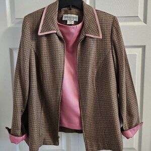 JESSICA HOWARD. Two piece. Patterned jacket. Pink trim. Solid pink tank top.